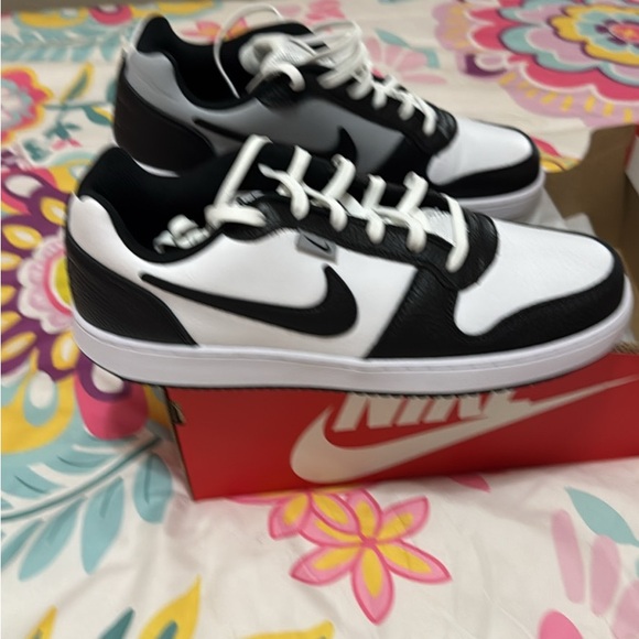 Nike Classic Black and White Sneakers - Picture 2 of 7
